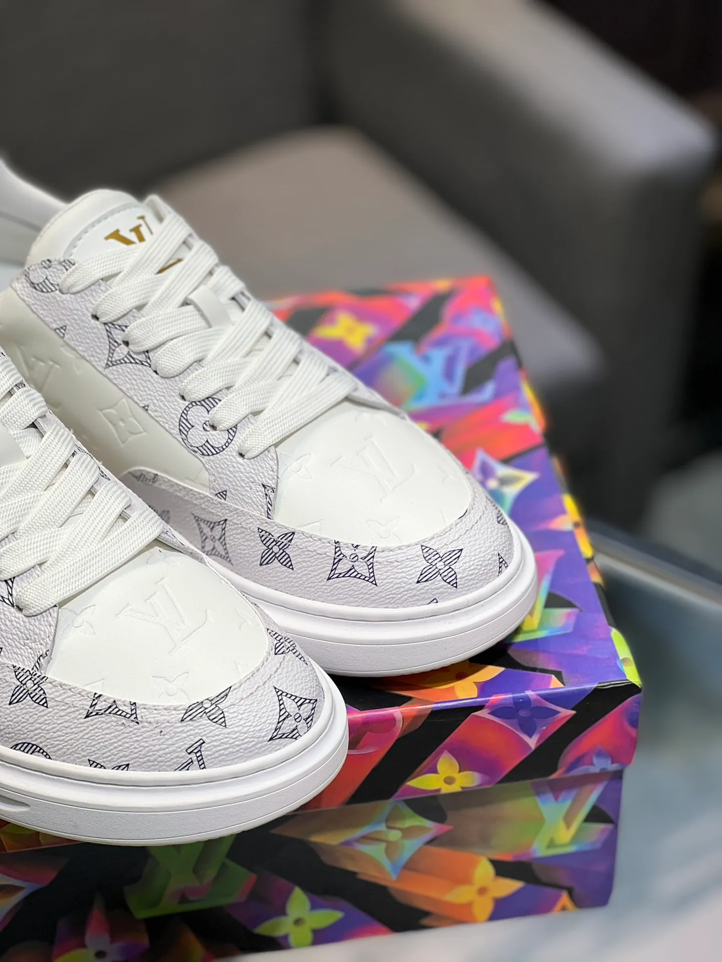 Men's Men's Shoes 💰540 LV Louis Vuitton. The latest fashionable casual shoes are popular in physical stores. The new spring and summer comfortable imported custom patent leather plus cowhide, cowhide mesh, and unique jacquard fabric element design. With sheepskin lining, Lv original base, [sun][sun] high-end packaging and high quality💪Details determine quality, welcome to compare🇮🇹Code number 38-44, 45 can be customized